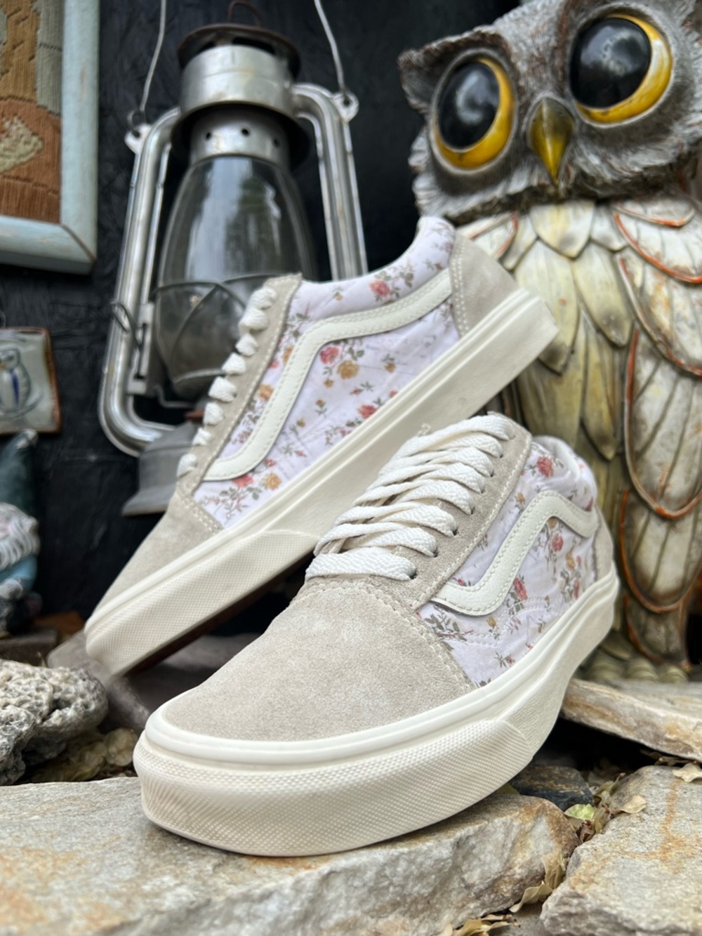 Vans Floral Old Skool Sneakers in Beige and Pink - Picture 5 of 9